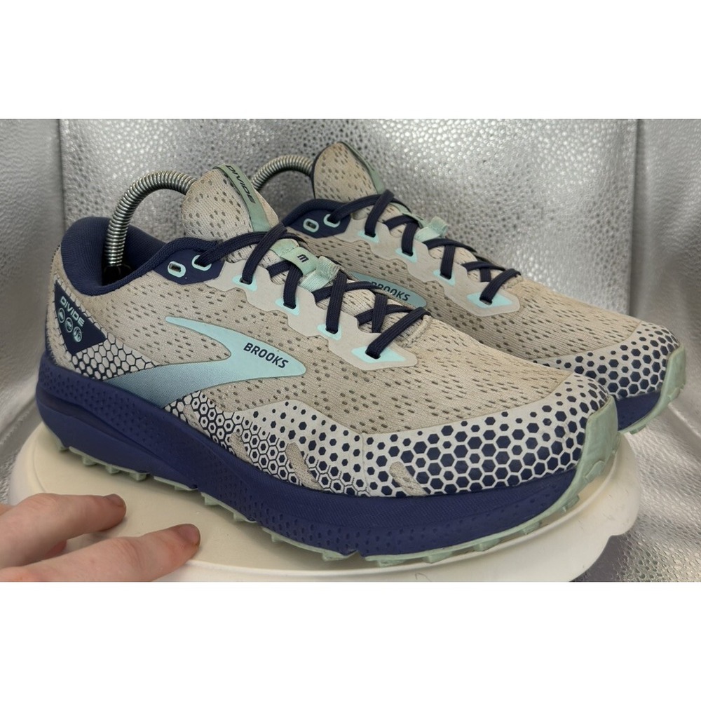 Brooks Womens Divide 3 White Running Shoe  Size 9.5 1203681B006